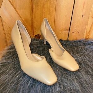 Vince Tiana Point-Toe Nude Leather Pumps square toe tan heel  Size 10m  Display